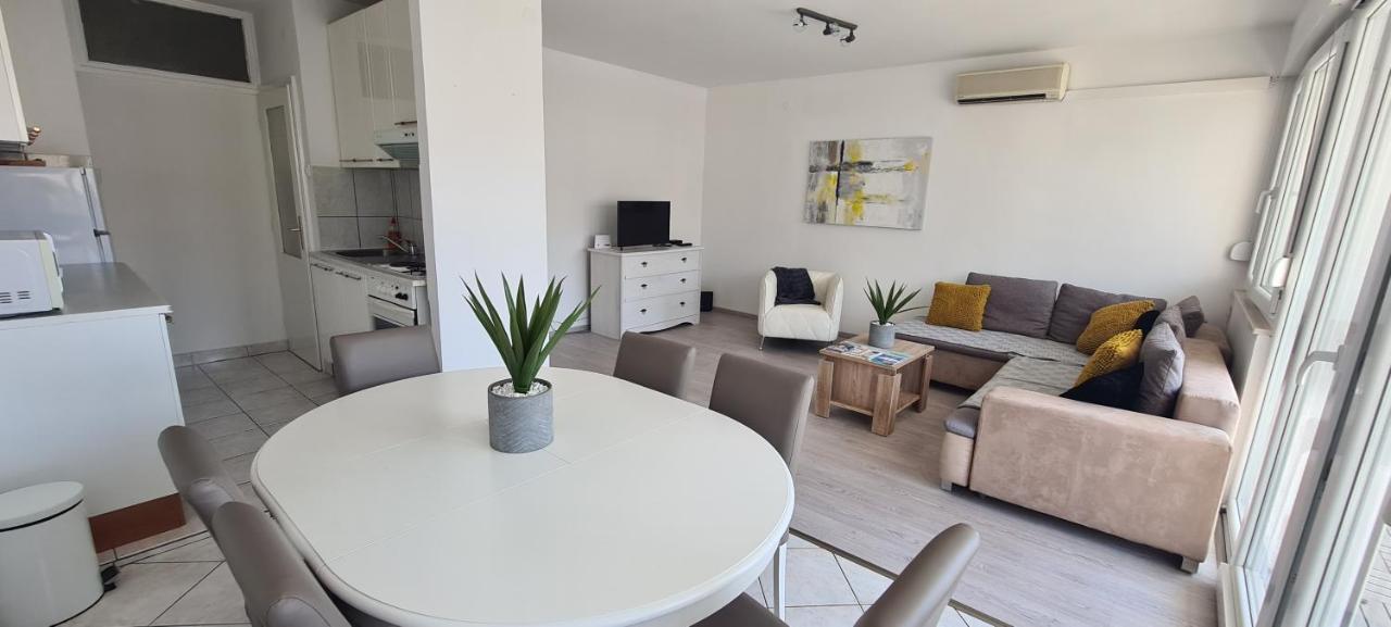 Apartment Dominis Σπλιτ Εξωτερικό φωτογραφία